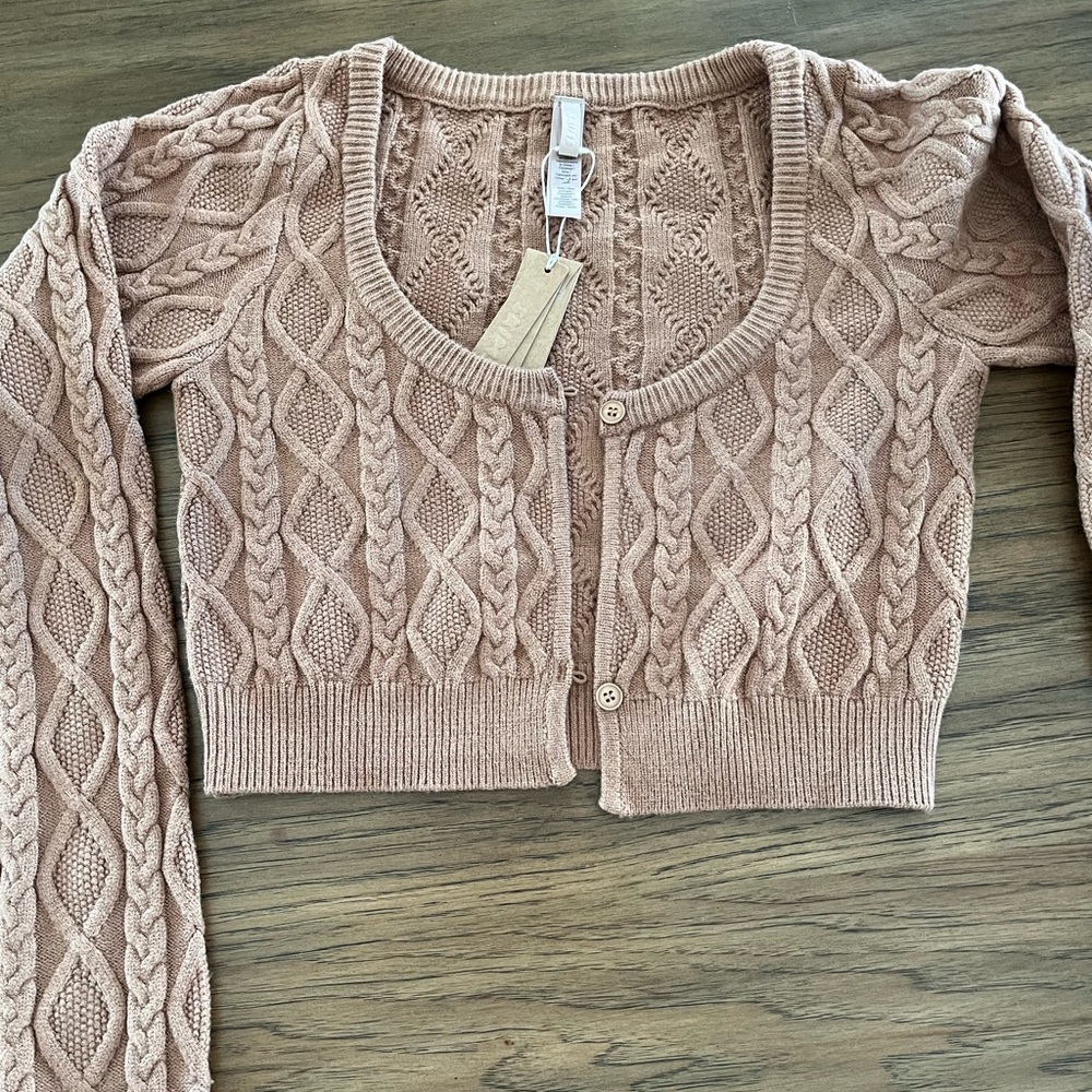 Honey brown cable knit cropped sweater NWT from SKIMS size L